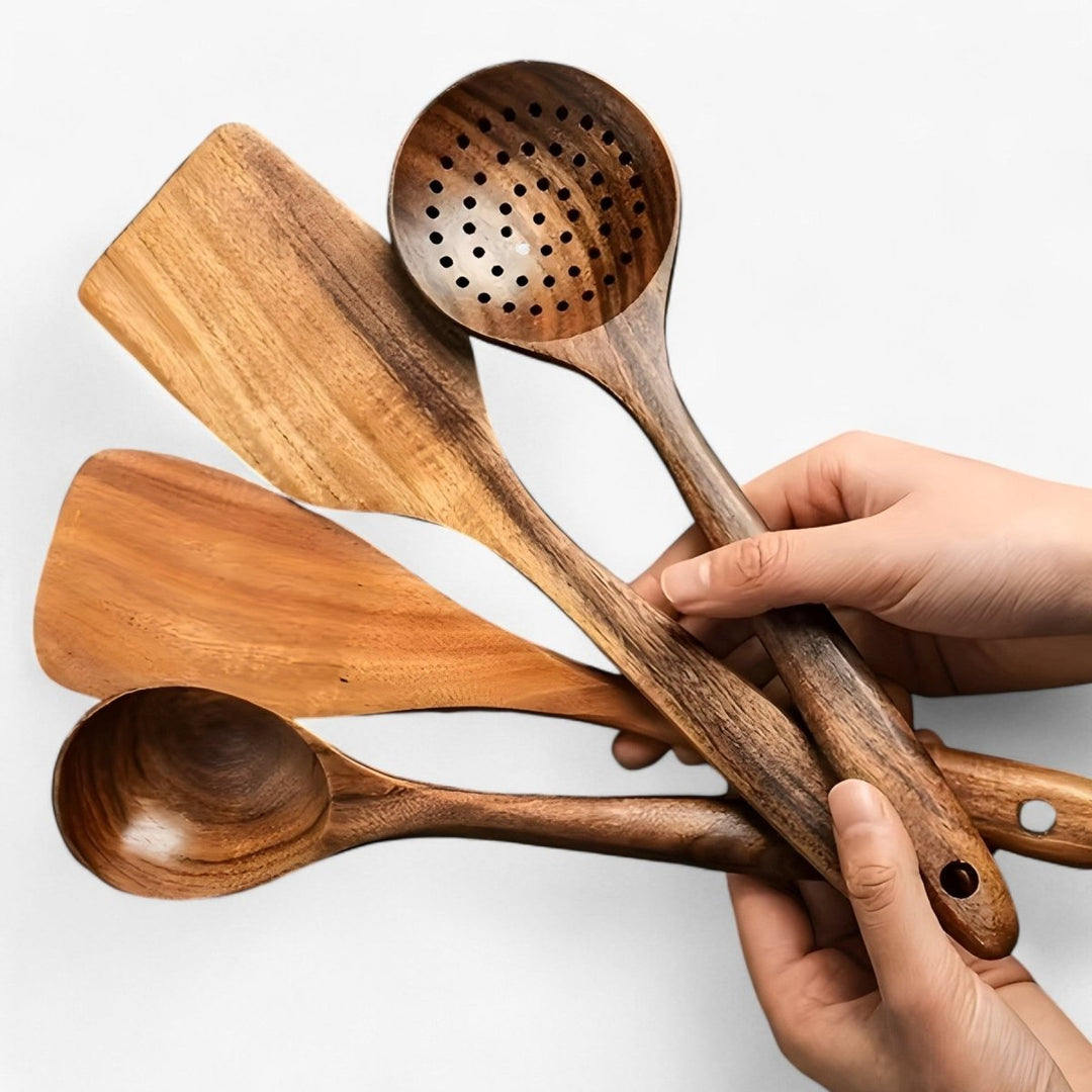Vielseitiges Kochbesteck-Set aus hochwertigem Holz, ideal für jede Küche, hitzebeständig & antihaftfreundlich.