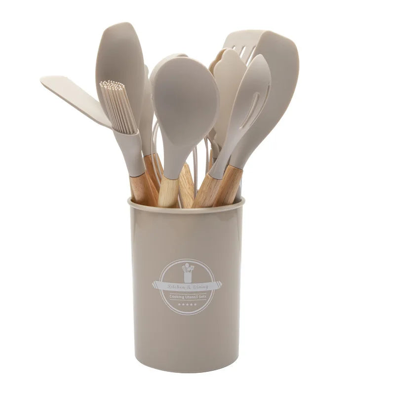 Komplettes 12-teiliges Silikon Küchenutensilien Set mit eleganten Holzgriffen, ideal für modernes Kochgeschirr.