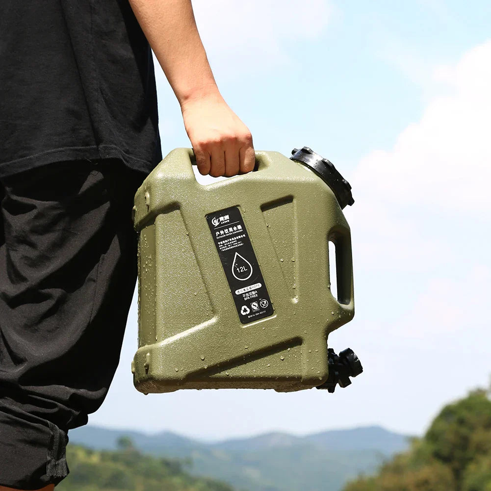 Leichter 12L Trinkwasserbehälter für Outdoor, Camping & Wandern – einfach zu transportieren.