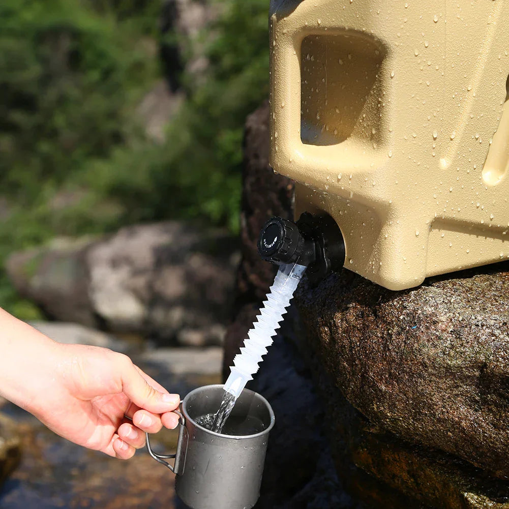 Vielseitiger 12L Wasserkanister für Outdoor, Camping, Wandern & Reise – sicher & robust.