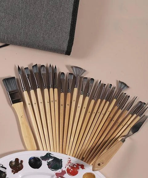 Vielseitiges Künstlerpinselset mit Naturholzgriffen: 24 hochwertige Pinsel für präzise Malerei & Kreativprojekte.
