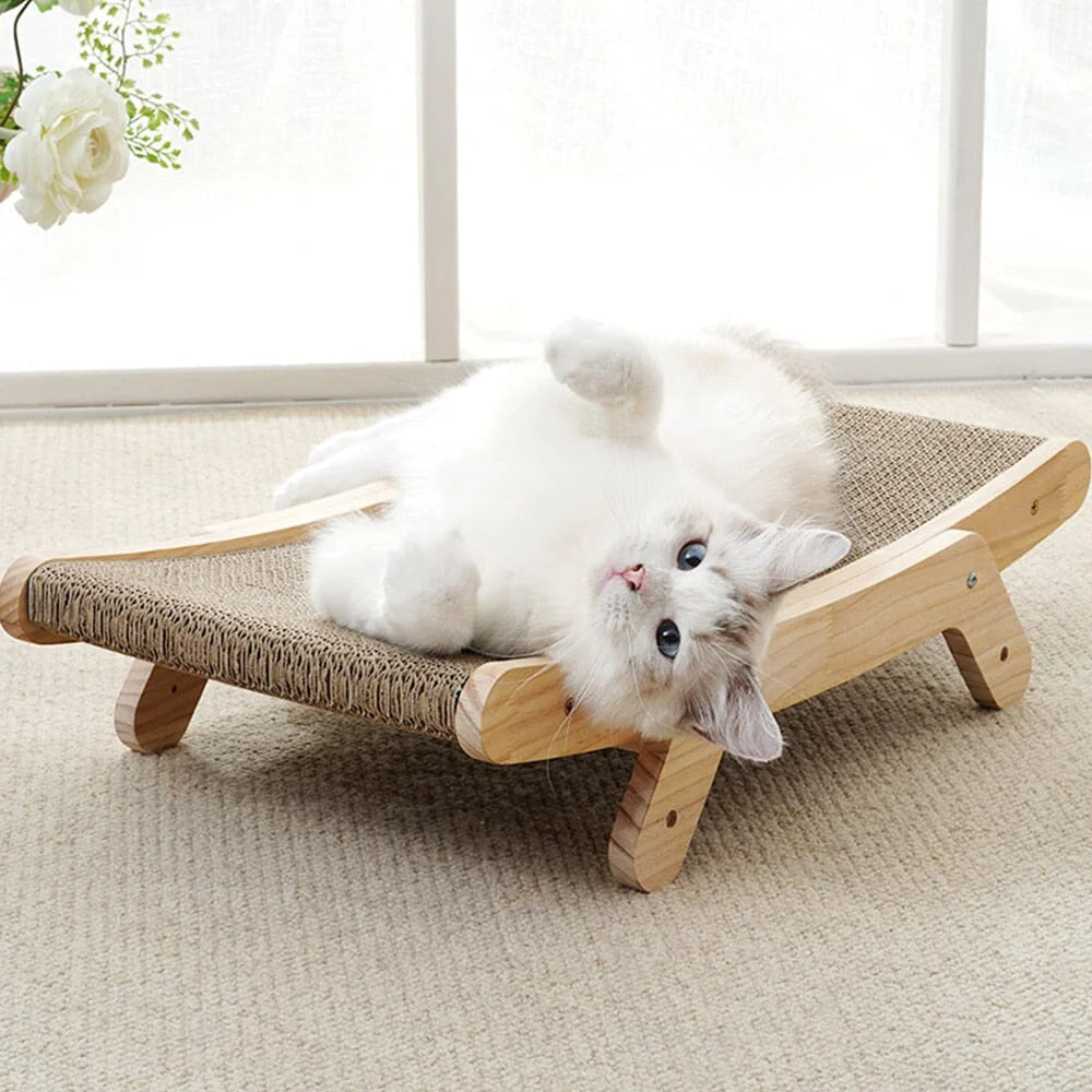 3-in-1 Katzen Kratzbaum & Liege ClawLounge™ aus Naturmaterial, ideal als Spiel-, Kratz- und Ruheplatz.