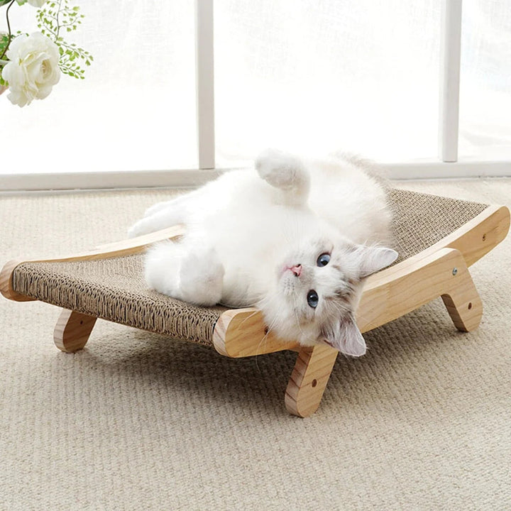 3-in-1 Katzen Kratzbaum & Liege ClawLounge™ aus Naturmaterial, ideal als Spiel-, Kratz- und Ruheplatz.