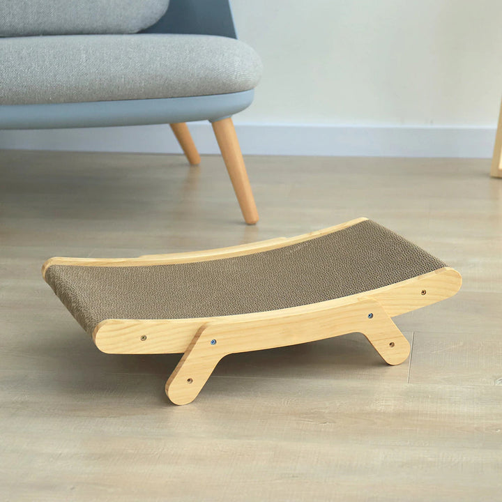 Detailaufnahme des ClawLounge™ Kratzbretts aus stabiler, umweltfreundlicher Wellpappe für lange Nutzung.