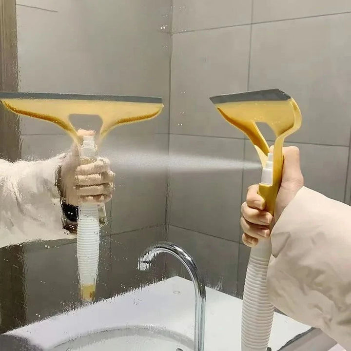 Effektiver 3-in-1 Spiegelreiniger im Einsatz, sorgt für makellose, streifenfreie Spiegel im Bad.