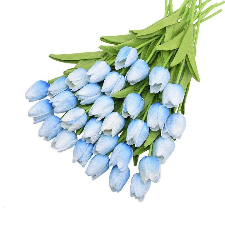 Eleganter Strauß mit 31 künstlichen Tulpen. Zeitlose Dekoration für moderne Wohnräume.
