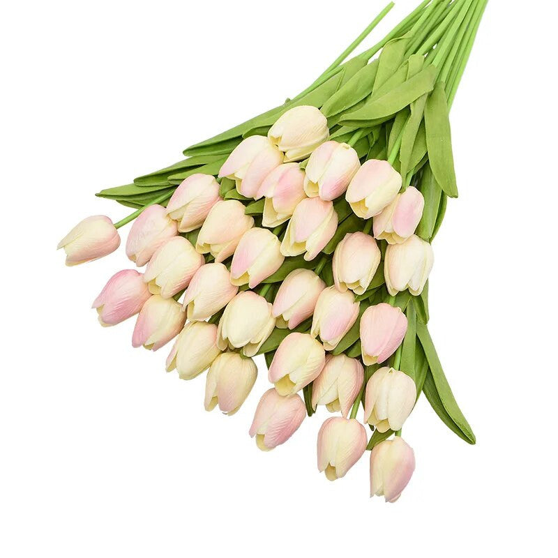 Realistische Kunstblumen: 31 Tulpen als frische Dekoration und zeitloses Wohnaccessoire.
