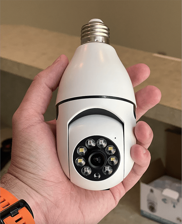 Kabellose WLAN IP-Kamera für Smart Home mit 360° Rundumblick und Full HD Videoqualität.