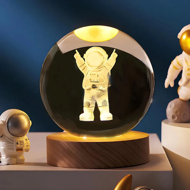 Coole 3D Astronaut Kristallkugel LED-Lampe, perfektes Nachtlicht für Weltraum-Träume.