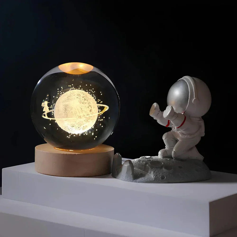 Stimmungsvolles LED Nachtlicht: 3D Kristallkugel Lampe erzeugt magisches Licht für Astronomie-Fans.