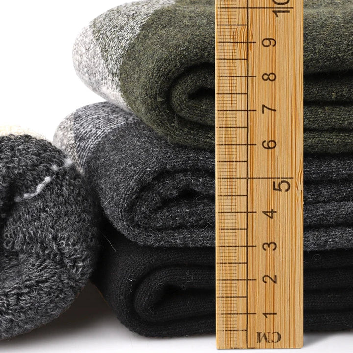 Mittel-lange Herrensocken im 3er Set, extra warm für kalte Wintertage.