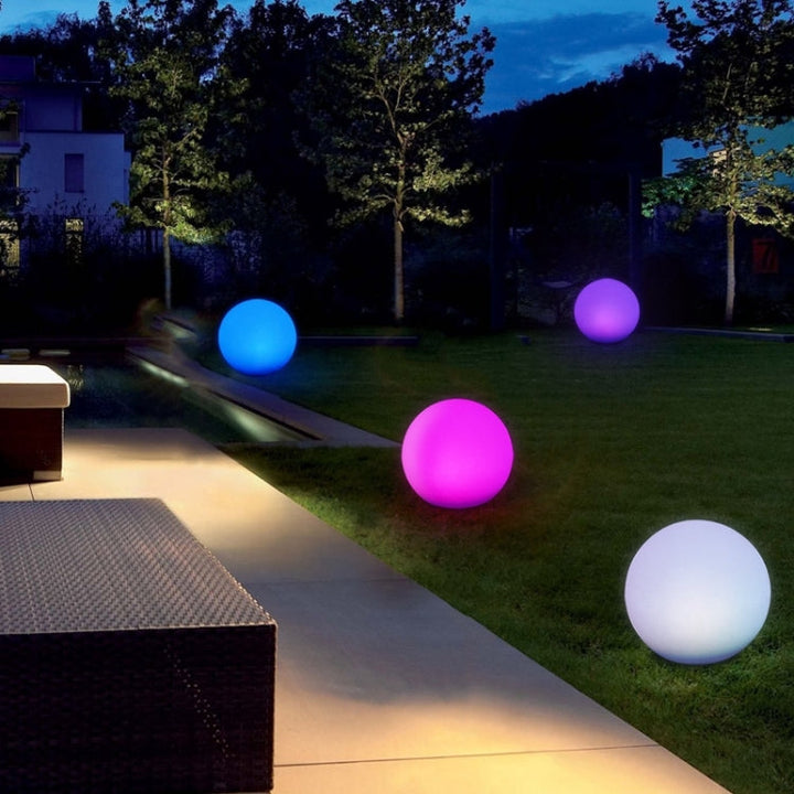 Solarbetriebene 40cm LED Kugel, farbwechselnde Außenleuchte für Garten, Teich und Pool. Wasserdicht & ferngesteuert.