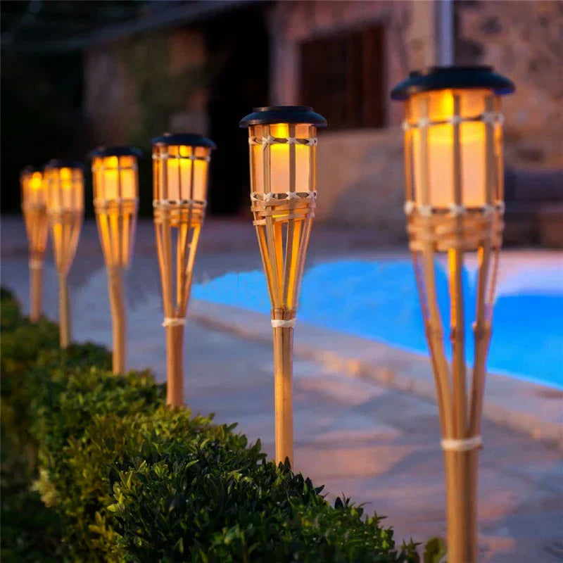 Dekorative LED-Solar-Gartenleuchten im 5er-Set mit täuschend echtem Flammeneffekt für Ihr Ambiente.