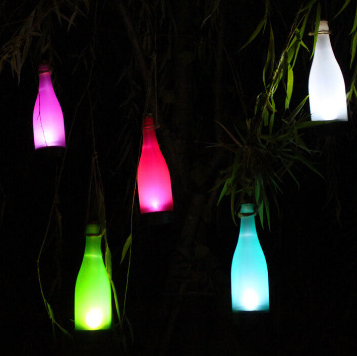 Leuchtende Solar Weinflaschenlichter LED 5er Set, Hängeleuchte für Outdoor-Ambiente und Terrassendeko.