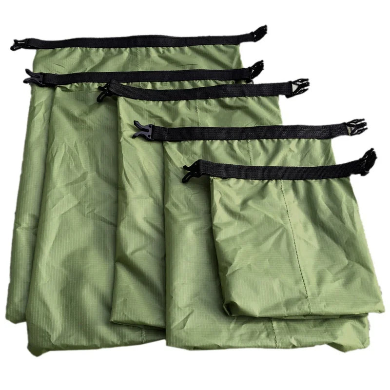 5er-Set wasserdichte Dry Bags für Outdoor, Camping & Reise. Ultraleichte Trockenbeutel, sanddicht & vielseitig.