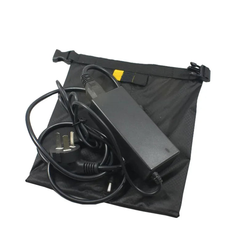 Vielseitiges 5er-Set wasserdichter Dry Bags in verschiedenen Größen für Camping & Reiseausrüstung. Ultraleicht.