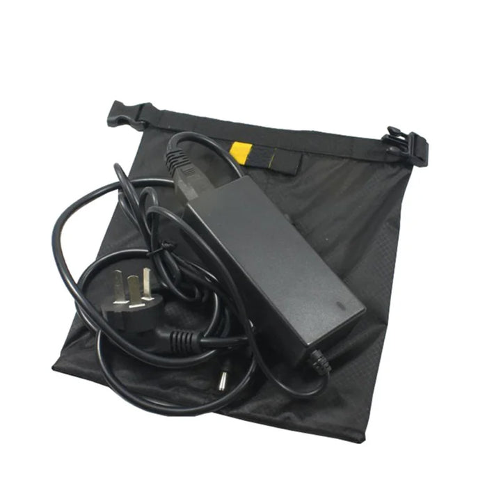 Vielseitiges 5er-Set wasserdichter Dry Bags in verschiedenen Größen für Camping & Reiseausrüstung. Ultraleicht.