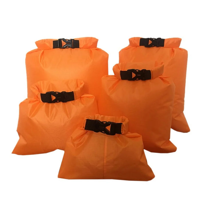 5er-Set wasserdichter & sanddichter Trockenbeutel. Ideal für den Schutz von Wertsachen bei Outdoor-Aktivitäten & Reisen.