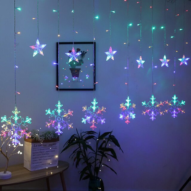 Moderne LED Solarlichterkette 5m mit leuchtenden Mond-, Stern- & Schneeflockenmotiven für Bäume & Deko.
