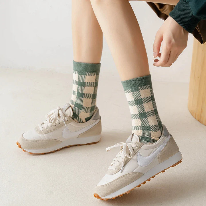 Modische Damen-Socken im College-Stil: 6 Paar dicke, gemusterte Herbst-/Wintersocken für Frauen.