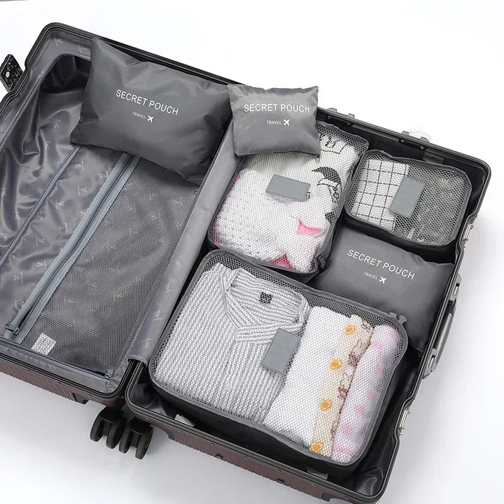 Gesamtes 6-teiliges Kofferorganizer Set in neutralem Grau, bereit für die nächste Urlaubs- oder Geschäftsreise.