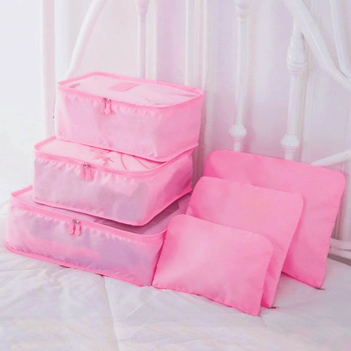 Leere, leichte Reise Packwürfel aus strapazierfähigem Polyester, bereit für das nächste Reiseabenteuer & Ordnung.