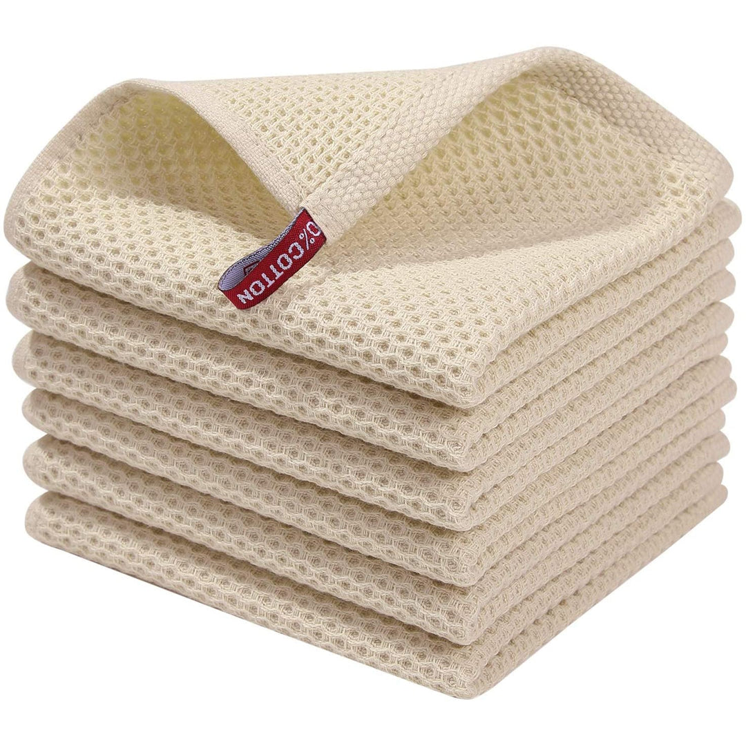 Detailansicht eines saugfähigen Baumwoll-Waffeltuchs. Teil des 6er-Sets für langlebige Küchenreinigung.