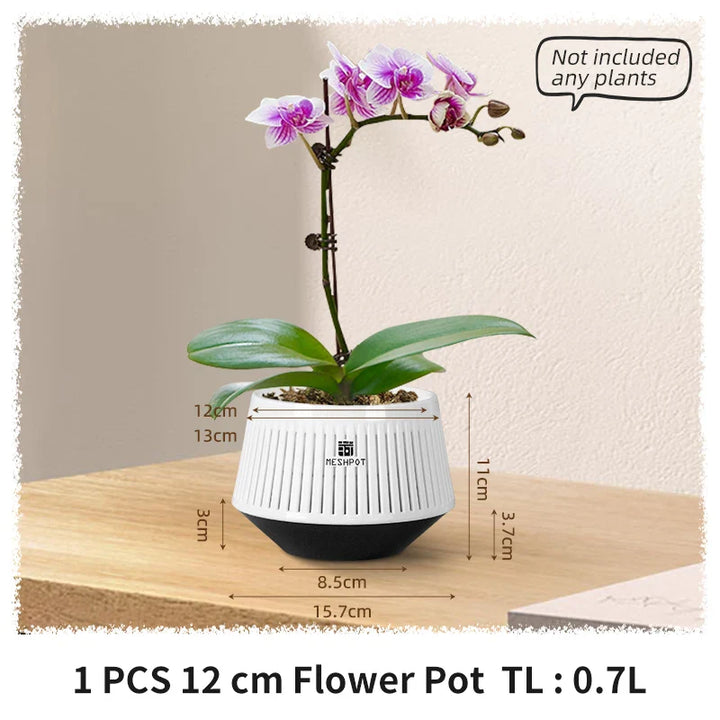Dekorativer Aëria Orchideen Topf 12 cm, weiß, mit Drainagelöchern, ein Blickfang für jedes Zuhause.