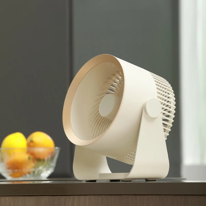 AirFlex multifunktionaler Akku-Ventilator, leise & tragbar, ideal für Büro und Zuhause.