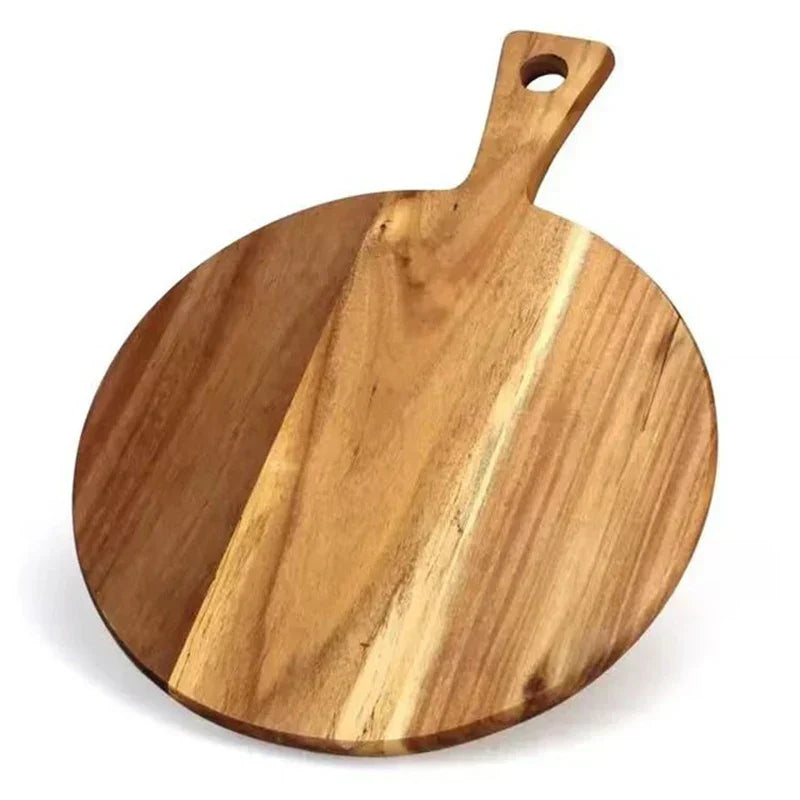 Multifunktionales Akazienholz Brett. Ideal als Pizza Servierbrett, Schneidebrett oder Käseplatte. Praktisches Küchenaccessoire.