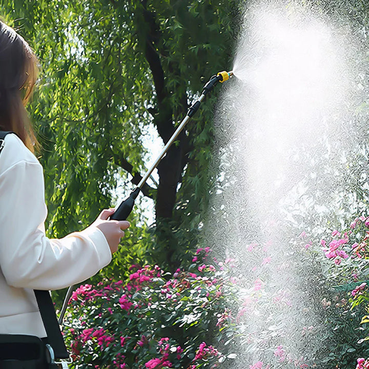 Akku-Schultersprüher 5L für effiziente Gartenarbeit & Reinigung. Praktischer Drucksprüher mit USB-Anschluss.