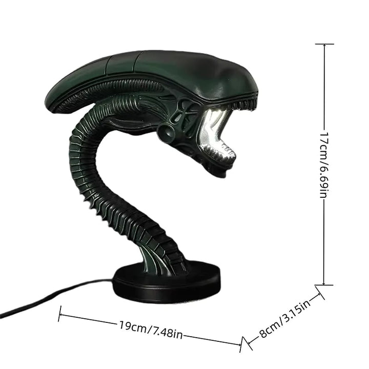 Dunkle Sci-Fi Schreibtischlampe Alien & Predator: Bedrohliche LED-Beleuchtung für das ultimative Horror-Feeling.