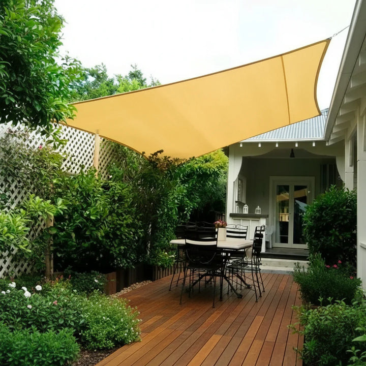 Allwetter Sonnensegel Markise für Garten & Terrasse. Bietet UV-Schutz, Regenschutz und zuverlässigen Sonnenschutz.