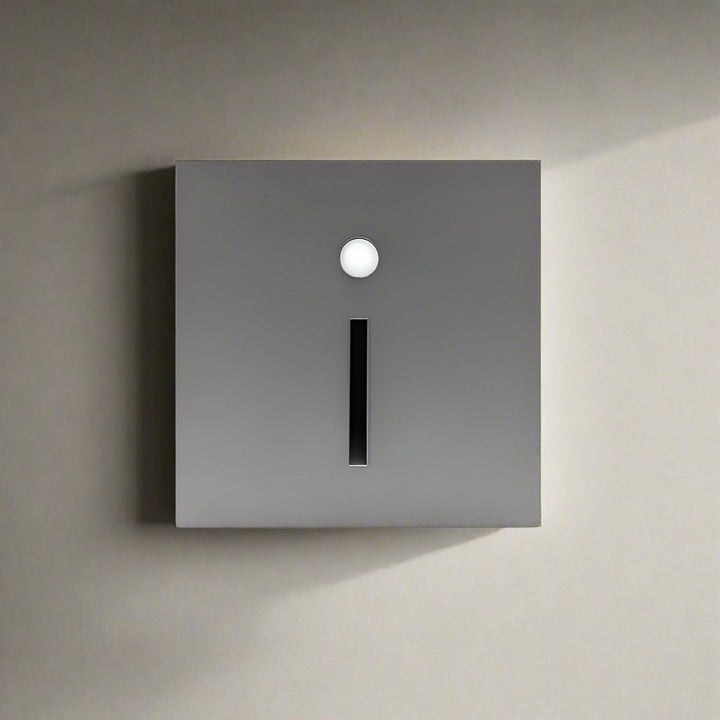 Smarte Hausbeleuchtung: ALUMI GLOW LED-Wandleuchte aus Aluminium, mit Bewegungssensor für Flure & Treppen.