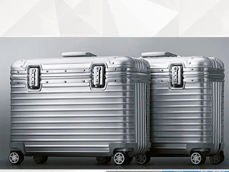 Robuster Hartschalenkoffer aus Aluminium Monaco, unisex Design, sicheres Reisen garantiert.