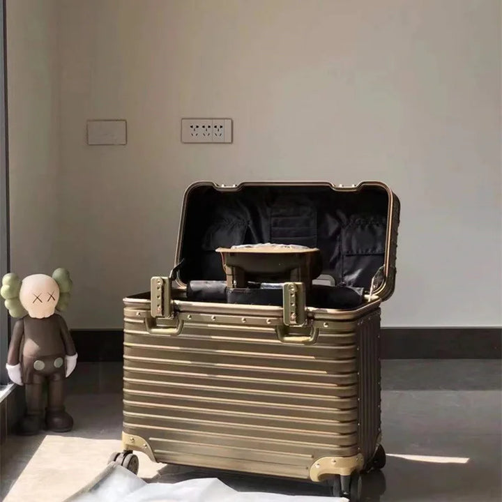 Unisex Hartschalen-Reisekoffer Monaco aus Aluminium-Magnesium, widerstandsfähig & elegant.