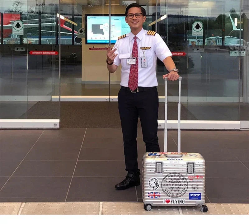 Robuster Aluminiumkoffer Monaco. Hochwertiger Hartschalenkoffer aus Magnesium für sicheres Reisegepäck.
