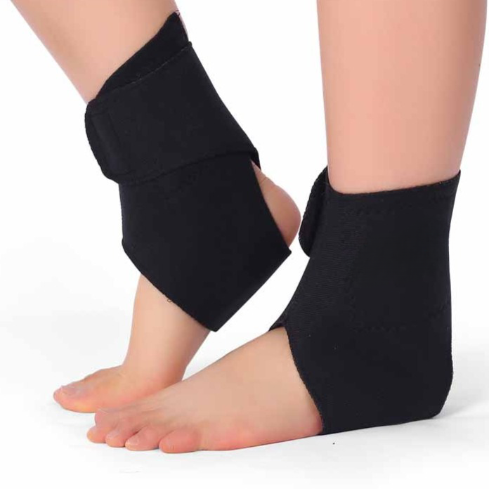 AnkleBoost Fußkettchen, diskrete Knöchelstütze für Schmerzlinderung & Gelenkunterstützung bei aktivem Lebensstil.