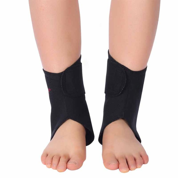AnkleBoost Fußkettchen am Knöchel beim Laufen, unterstützt Regeneration, schützt vor Ermüdung bei Sport & Training.