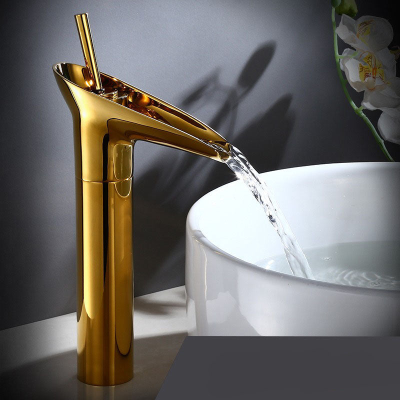 Vintage Wasserfall-Einhebelmischer, antik, aus Messing für stilvolle Badezimmer-Waschbecken.