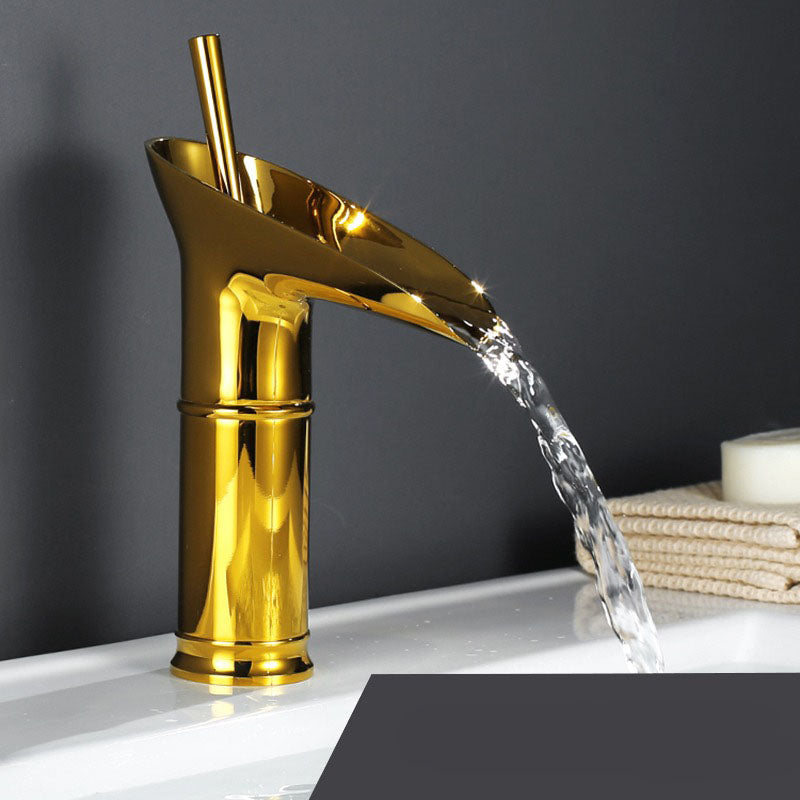 Einzigartiger Wasserfall Waschtischhahn, Retro-Design, Einhebel, Messing-Finish, Blickfang im Bad.