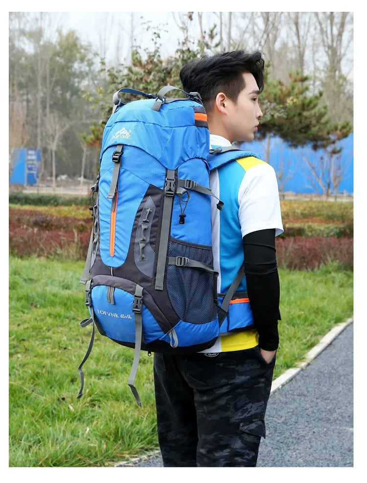 Hochwertiger wasserfester 45L Rucksack von AquaTrek, ideal für Outdoor-Expeditionen & Wanderungen.