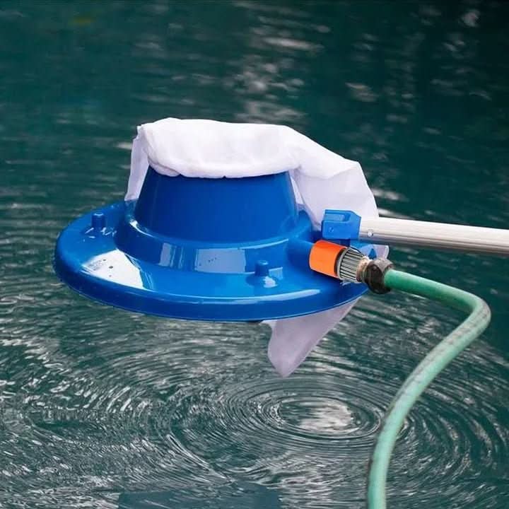 Umweltfreundlicher AQUAVAC Poolreiniger sorgt chemiefrei für klares, hygienisches Poolwasser.