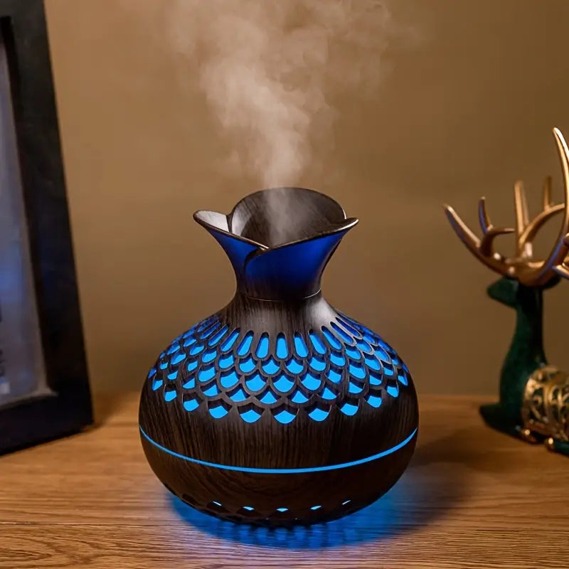 Eleganter AromaBloom Duft-Diffuser in Schwarz mit Blüten-Design, ideal als stilvolles Wohnaccessoire.