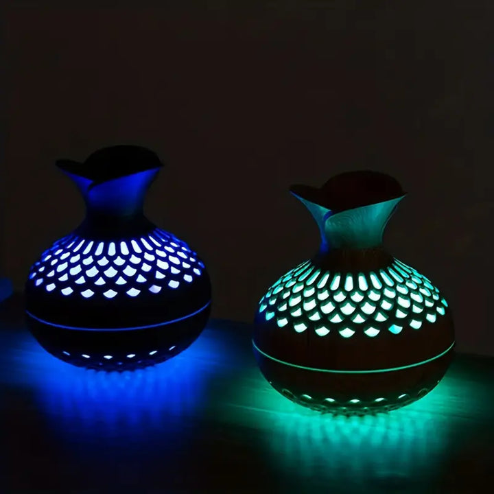 USB AromaBloom Duft-Diffuser in Blüten-Design, schwarz, sorgt für beruhigende Aromatherapie und Wellness.