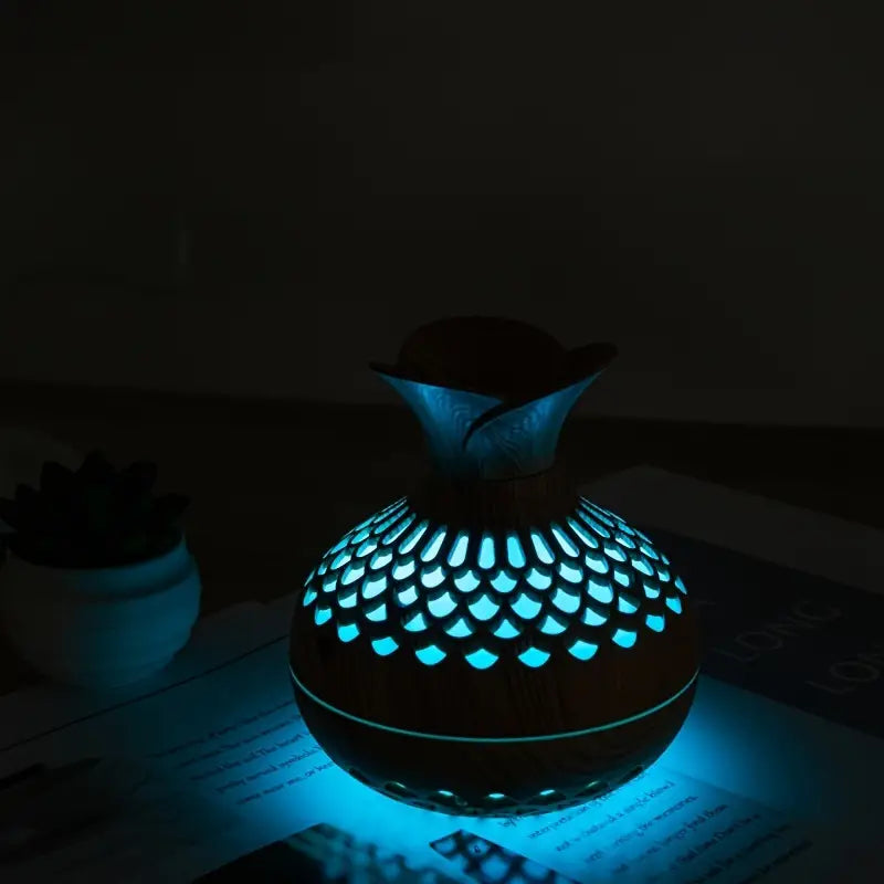 AromaBloom Duft-Diffuser und Luftbefeuchter, schwarz, mit Blüten-Design, für Entspannung und Raumklima.