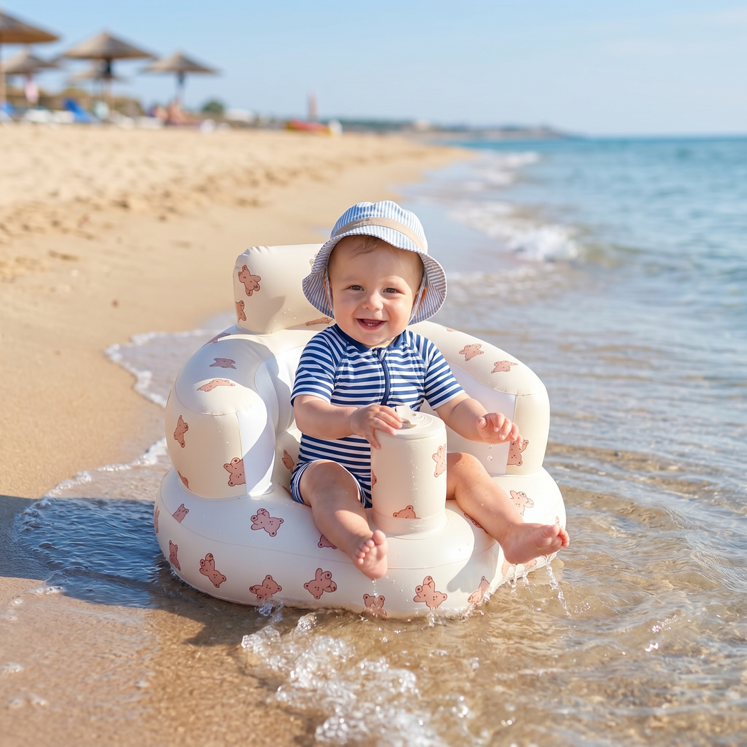 Aufblasbarer Baby Badesitz mit süßem Bärenmuster, ideal für sicheres Planschen im Sommerpool.