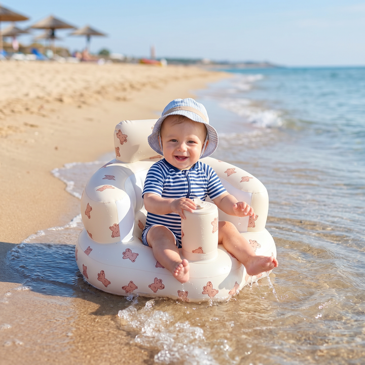 Aufblasbarer Baby Badesitz mit süßem Bärenmuster, ideal für sicheres Planschen im Sommerpool.