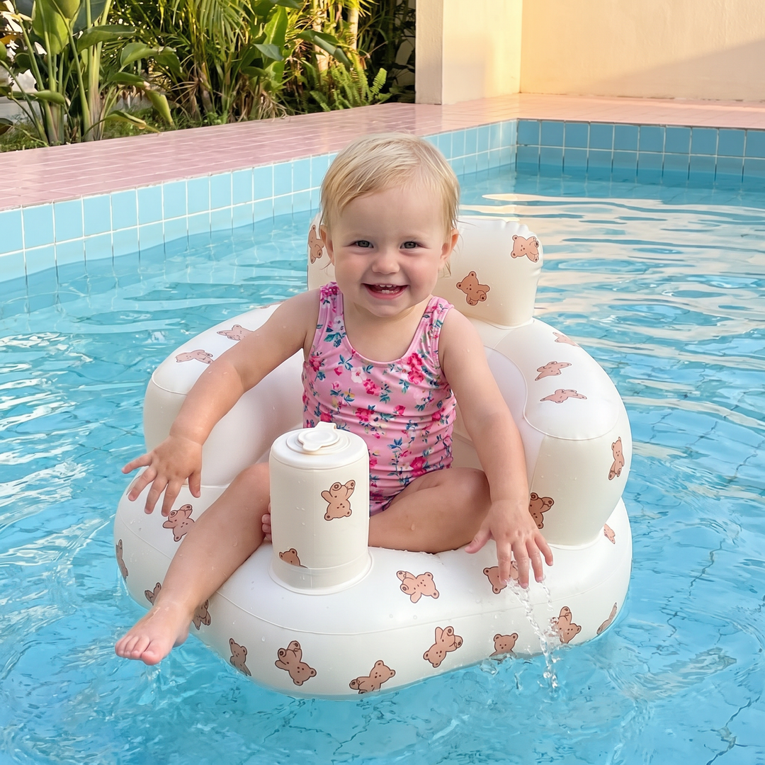 Sicherer aufblasbarer Baby Schwimmsitz für Kleinkinder, mit niedlichem Bären-Design und robustem Material.