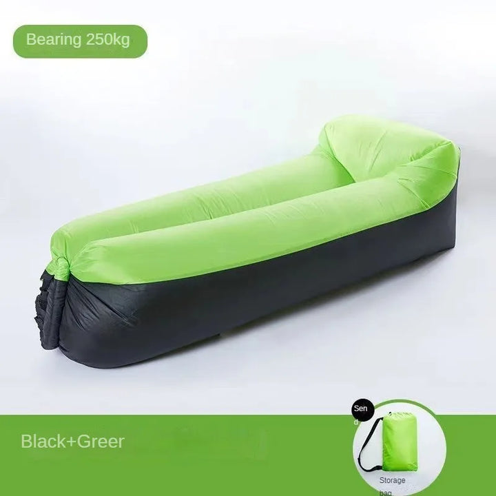 Outdoor-Sofa in Orange, tragbar & aufblasbar, perfekt für entspannte Stunden im Freien. Komfortabel & robust.